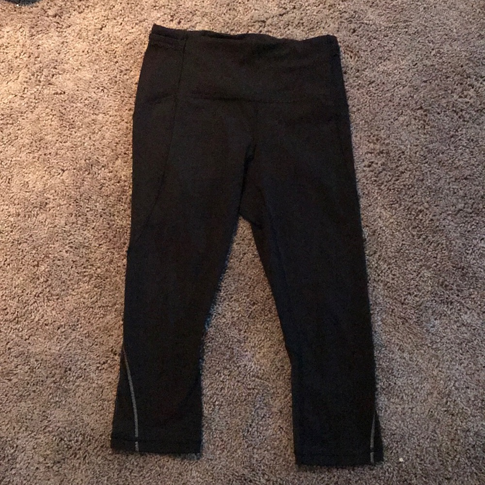 Lululemon cropped black leggings size 4